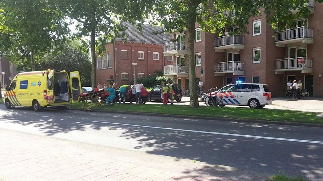 Auto tegen boom