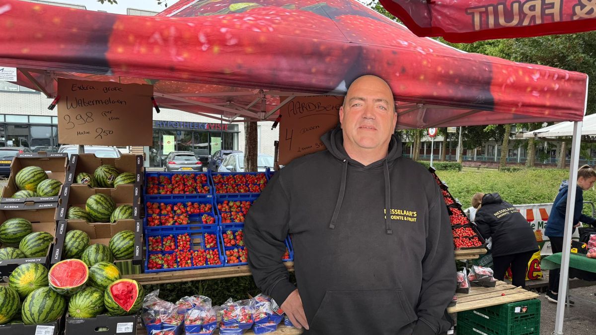 'Schreeuwende' marktkoopman blij met nieuwe plek in Hoogland: 'Ik zal me inhouden'