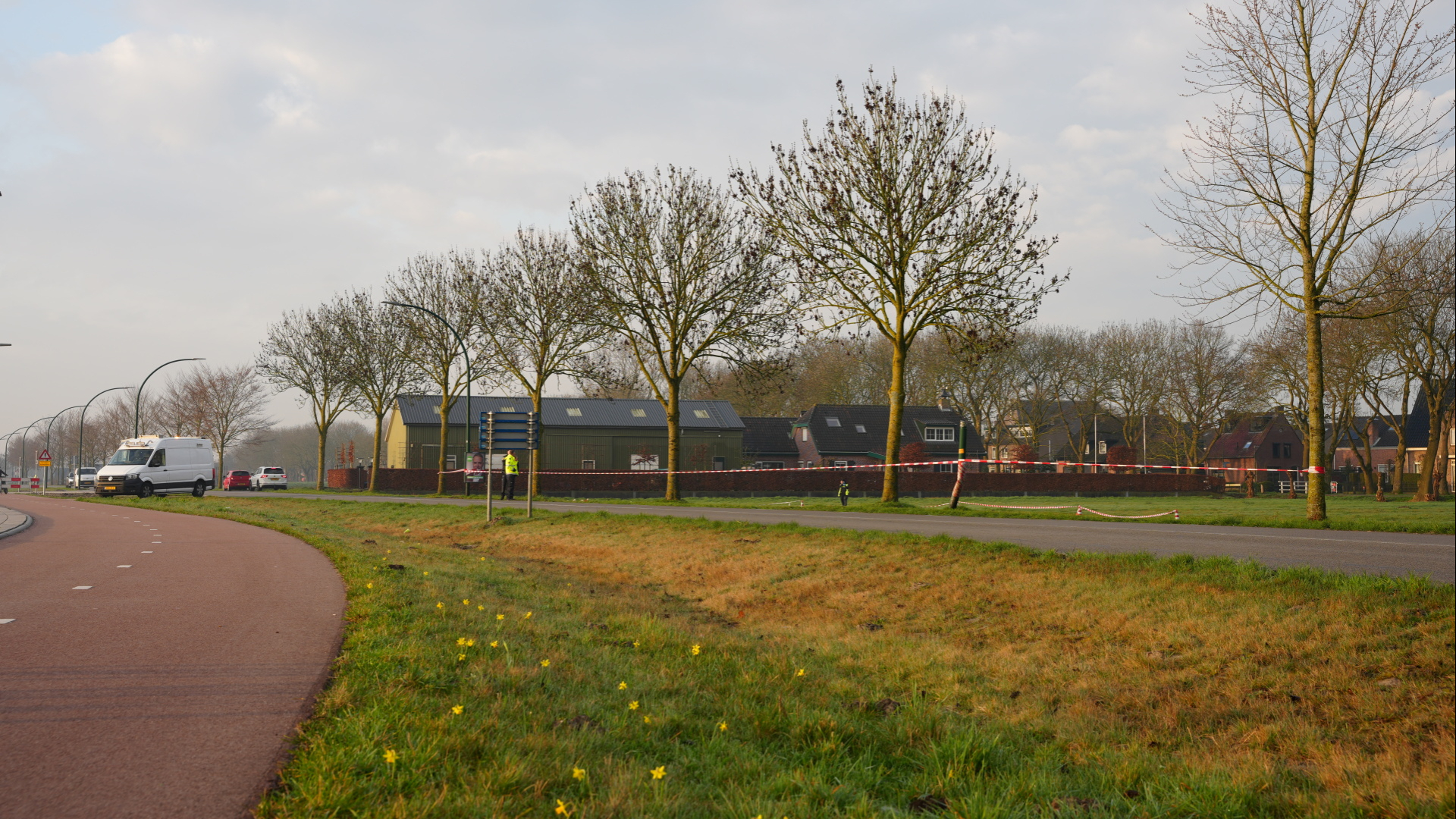 Lichaam gevonden in weiland bij Bunschoten, politie doet onderzoek