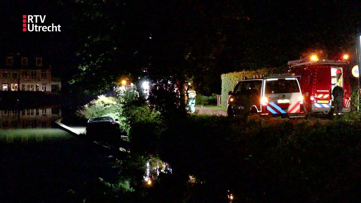 Auto te water in Breukelen, bestuurder vlucht