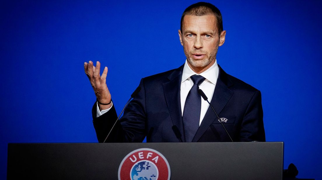 Voorzitter Aleksander Čeferin van de UEFA wil voetbal zien (Rechten: ANP/ROBIN VAN LONKHUIJSEN)