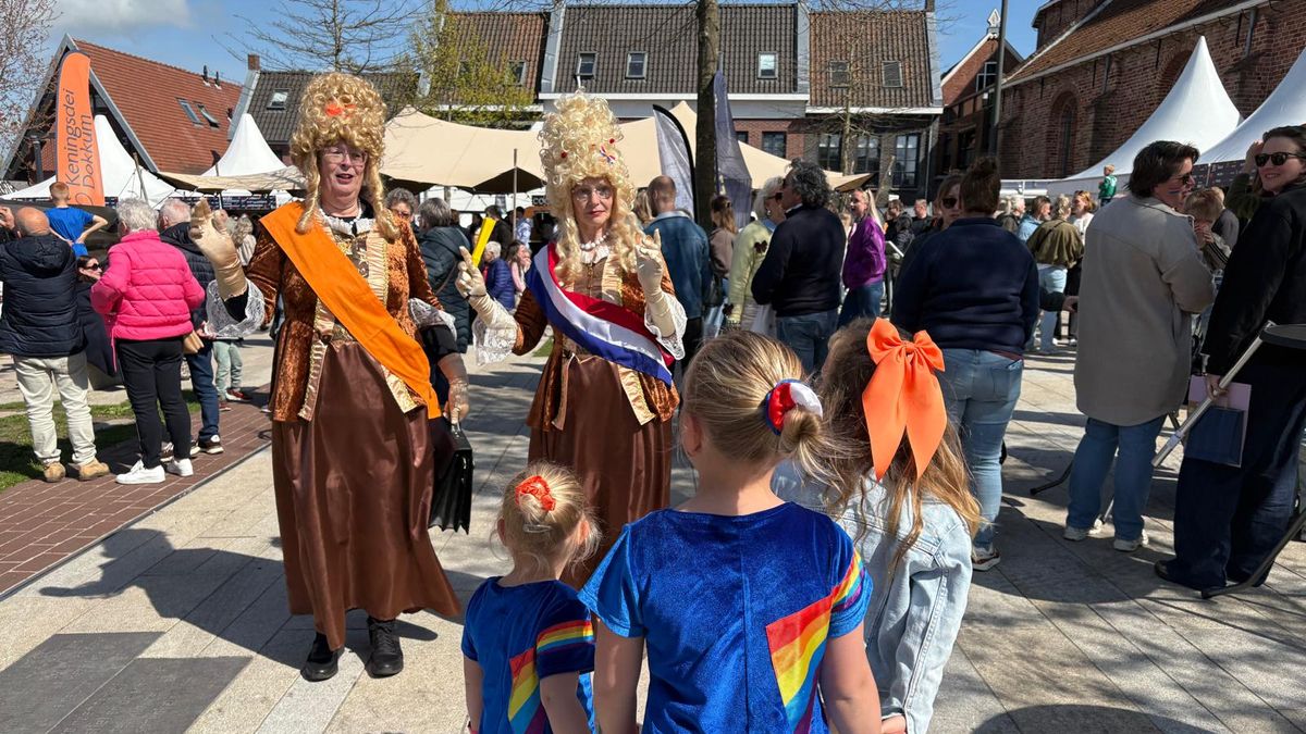 Opperbeste sfeer in Dokkum | Veel publiek voor K3 Tribute op de Markt