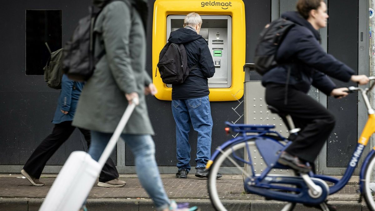 Man betaalde 5.000 euro om berichtjes naar minderjarige geheim te houden, maar doet later zelf aangi