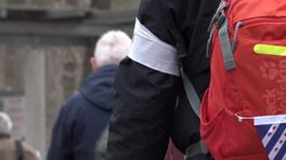 Meer dan tweehonderd mensen herdenken de vrouwenmars