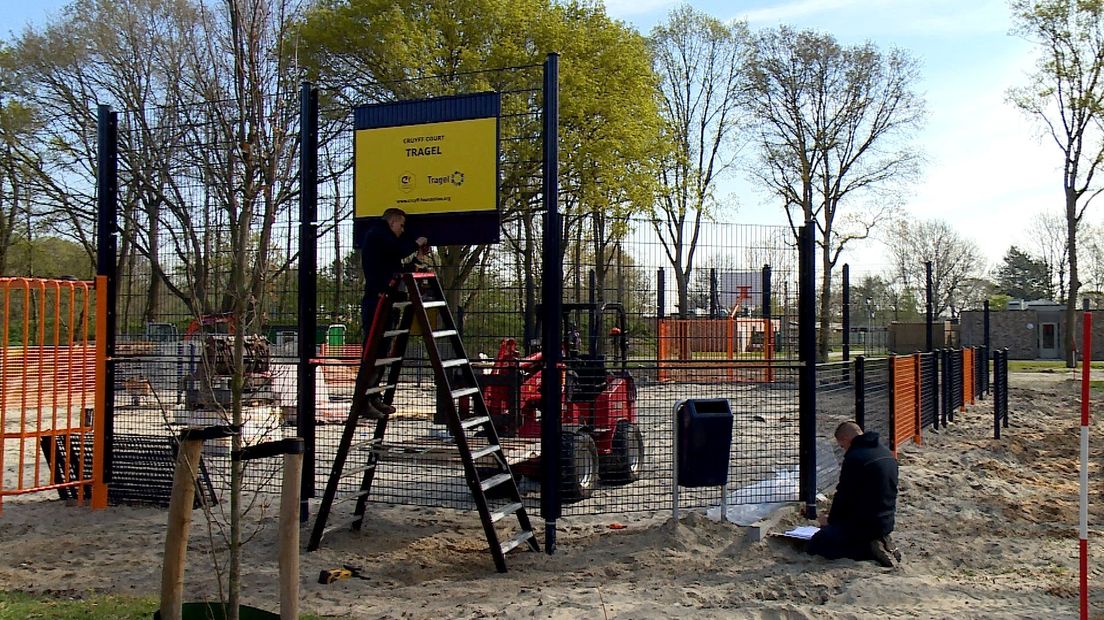 Het eerste Cruyff Court van Zeeuws-Vlaanderen in aanbouw
