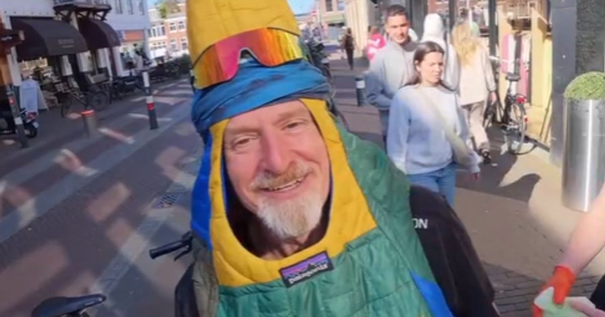 Paul (57) loopt deze maand elke dag een marathon in een bananenpak