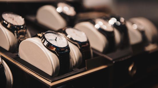 Dubai, Cartier en cashgeld: failliete autohandelaar moet half miljoen betalen Home