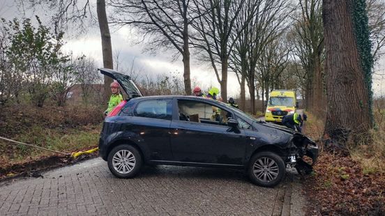 Meerdere gewonden bij ernstig ongeval op kruising. Meerdere gewonden bij ernstig ongeval op kruising.