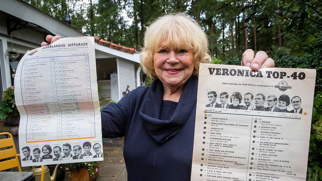 Tineke bij haar huis in Lage Vuursche.