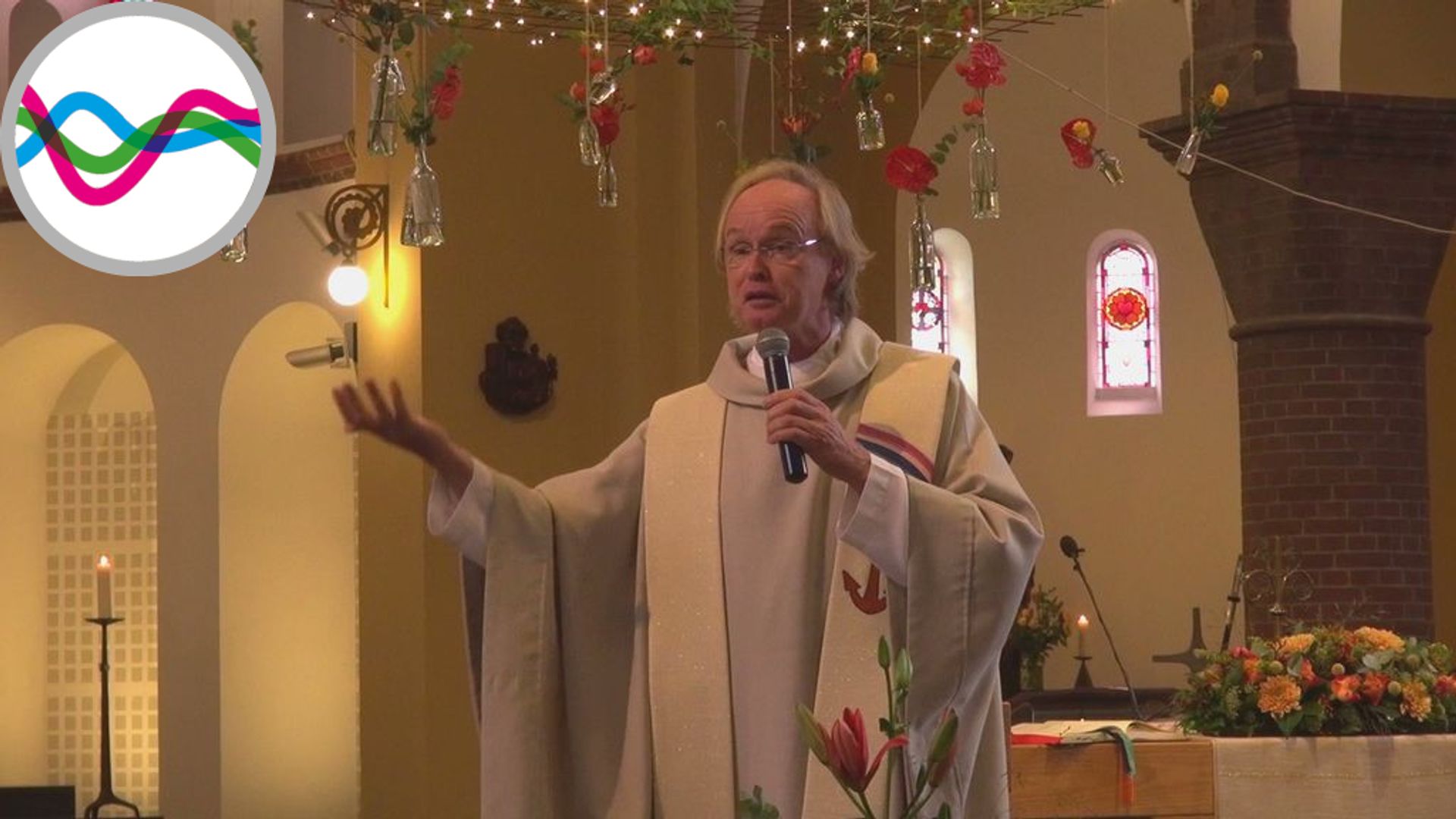 Een Bomvolle Cosmas En Damianus Viert Het 100-jarig Bestaan Van De Kerk ...