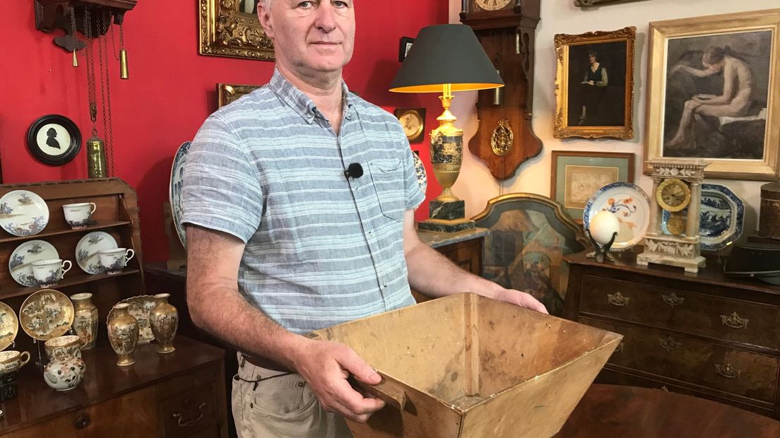 Bij de taxateur hoopt Peter iets over de bak te leren