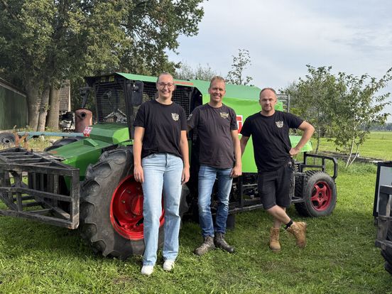 Meer dan 100 km/u met een combine?! De familie Zwiep gaat plankgas