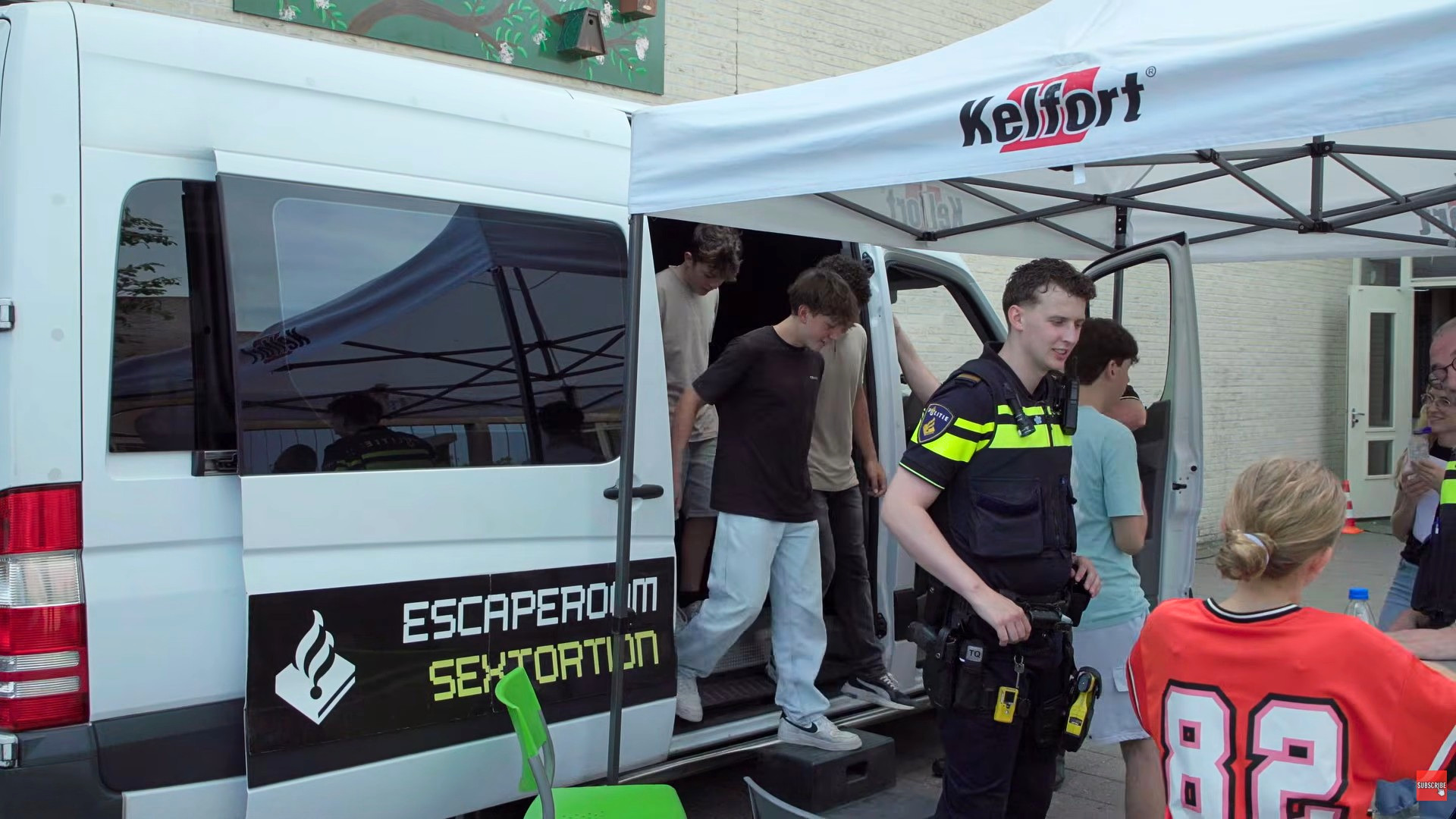 De bus waarin de escape room gespeeld wordt