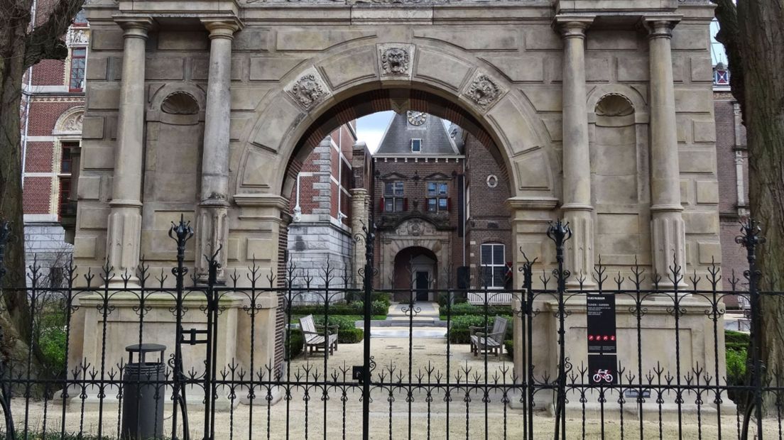 De Herepoort in de tuin van het Rijksmuseum