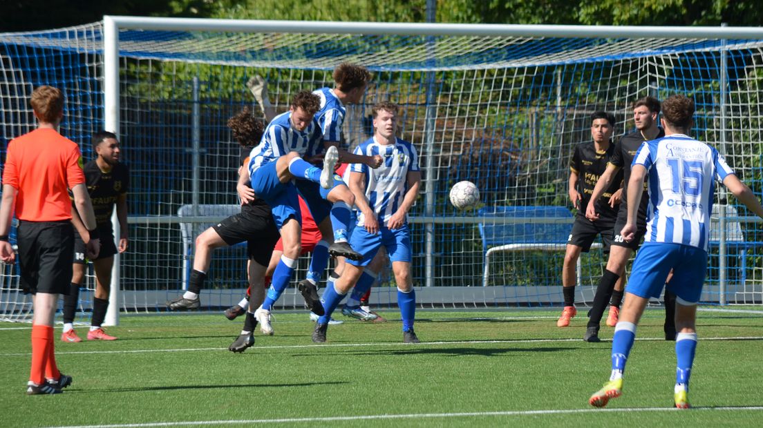Beeld uit wedstrijd 's-Heer Arendskerke - FC Dauwendaele
