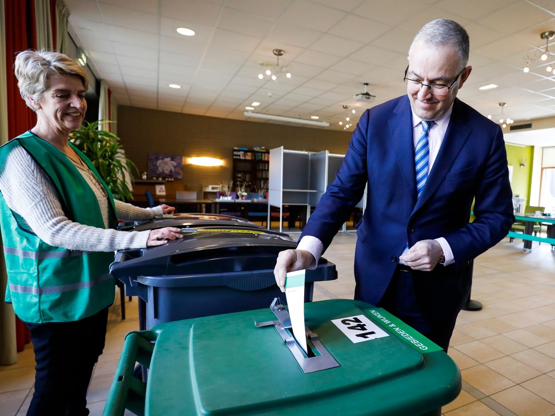 Burgemeester Aboutaleb brengt zijn stem uit