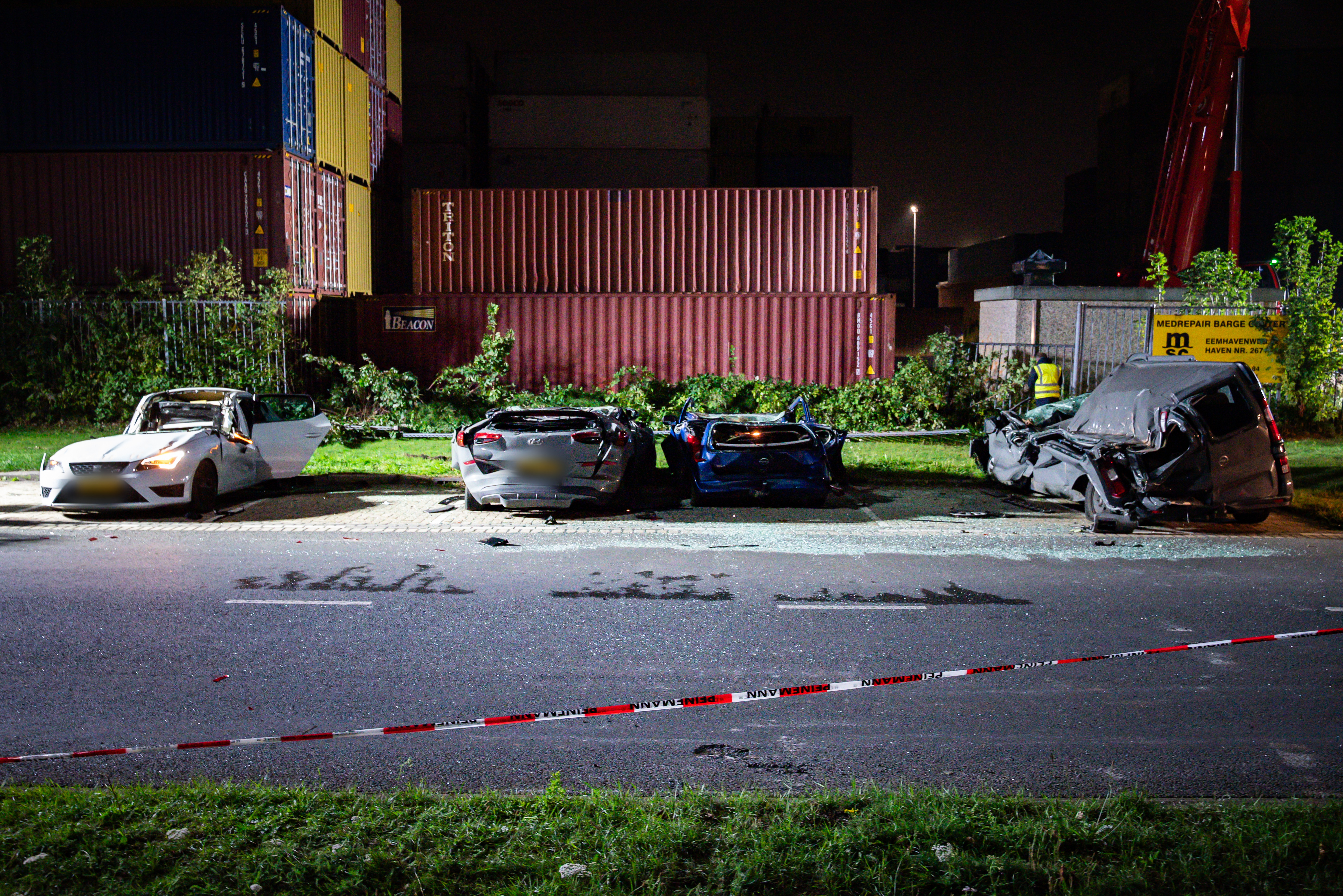 Van de vier auto's is nog maar weinig over.