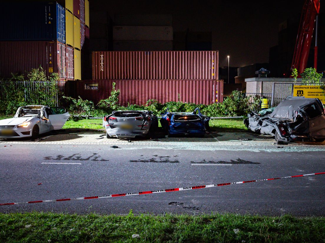 Van de vier auto's is nog maar weinig over.