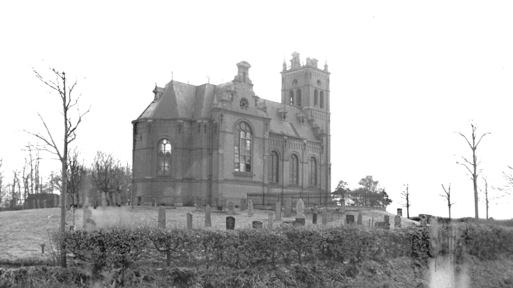 De Adelstsjerke yn 1979, al sûnder spits op de toer