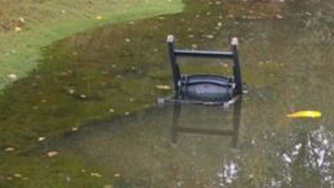Ook de tuinstoelen werden niet ontzien
