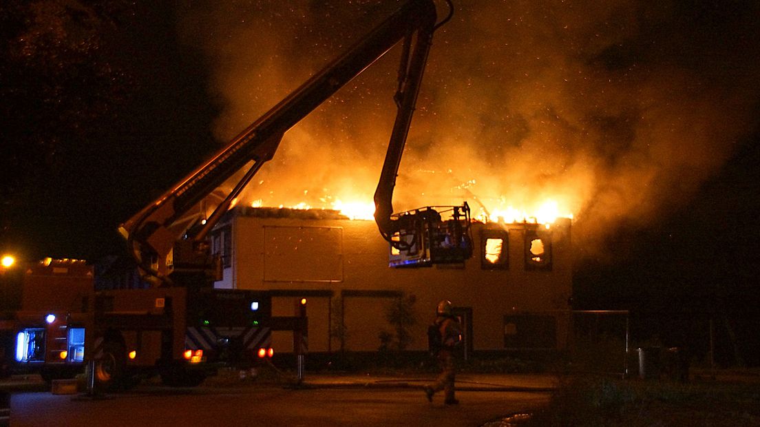 In de voormalige discotheek De Kikvorsch in Altforst heeft brand gewoed.