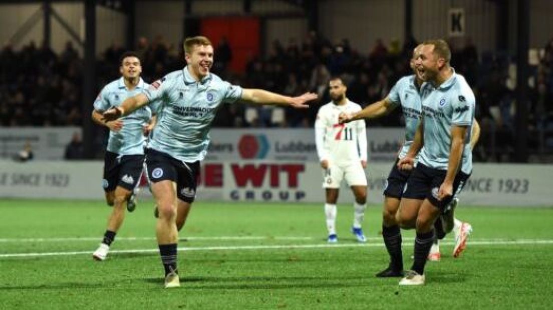 Devin Haen viert zijn doelpunt tegen Telstar