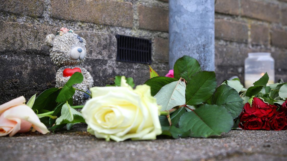 Bloemen voor de doodgestoken vrouw in Leidschendam