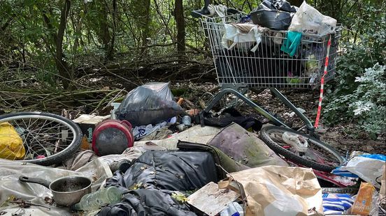 Vrijwilligers halen 62 zakken vuil uit 'migrantenbos' in Blerick Nieuws
