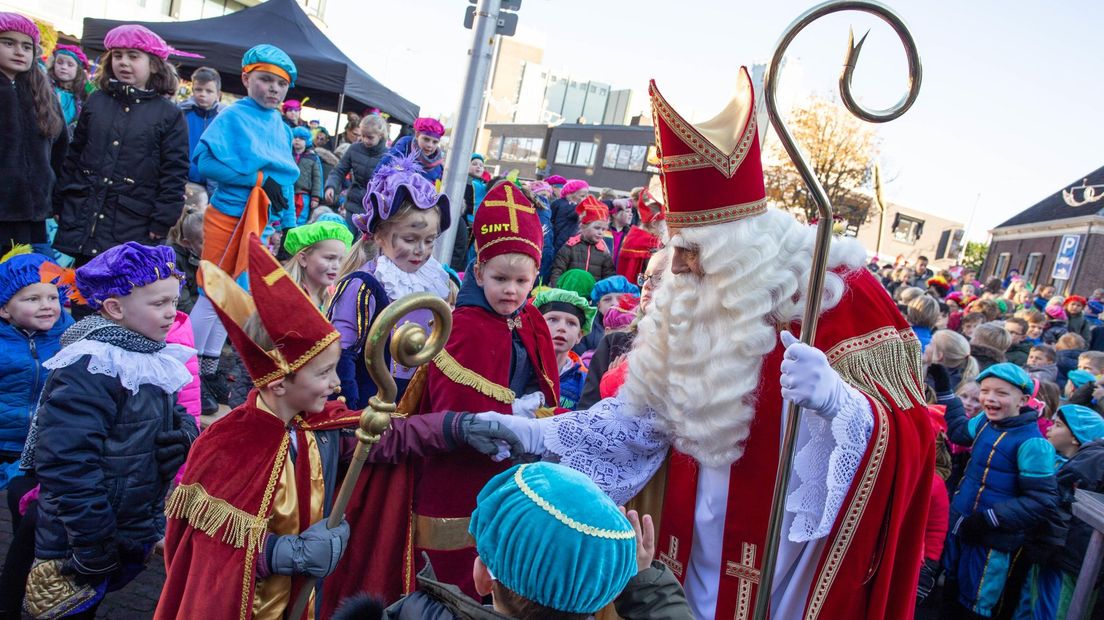Burgemeesters verzamelen tekeningen voor Sinterklaas