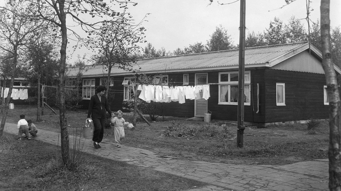 Zogeheten repatrianten in De Schattenberg, oktober 1950 (Rechten: Nationaal Archief - Winterbergen / Anefo)