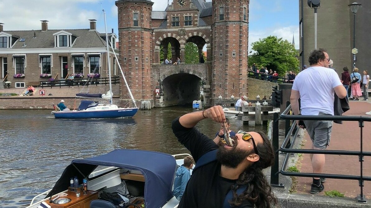 Yn Snits komt Renán yn 'e kunde mei de Nederlânske keuken