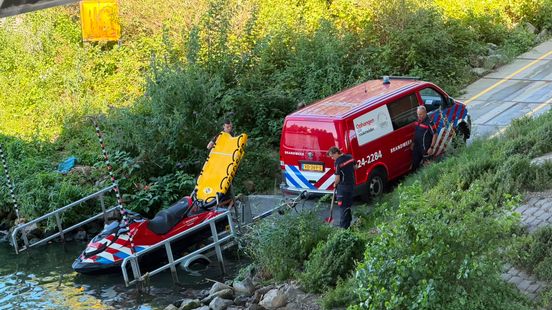 Twee jongens springen van Maastrichtse brug, brandweer zet waterscooter in Home