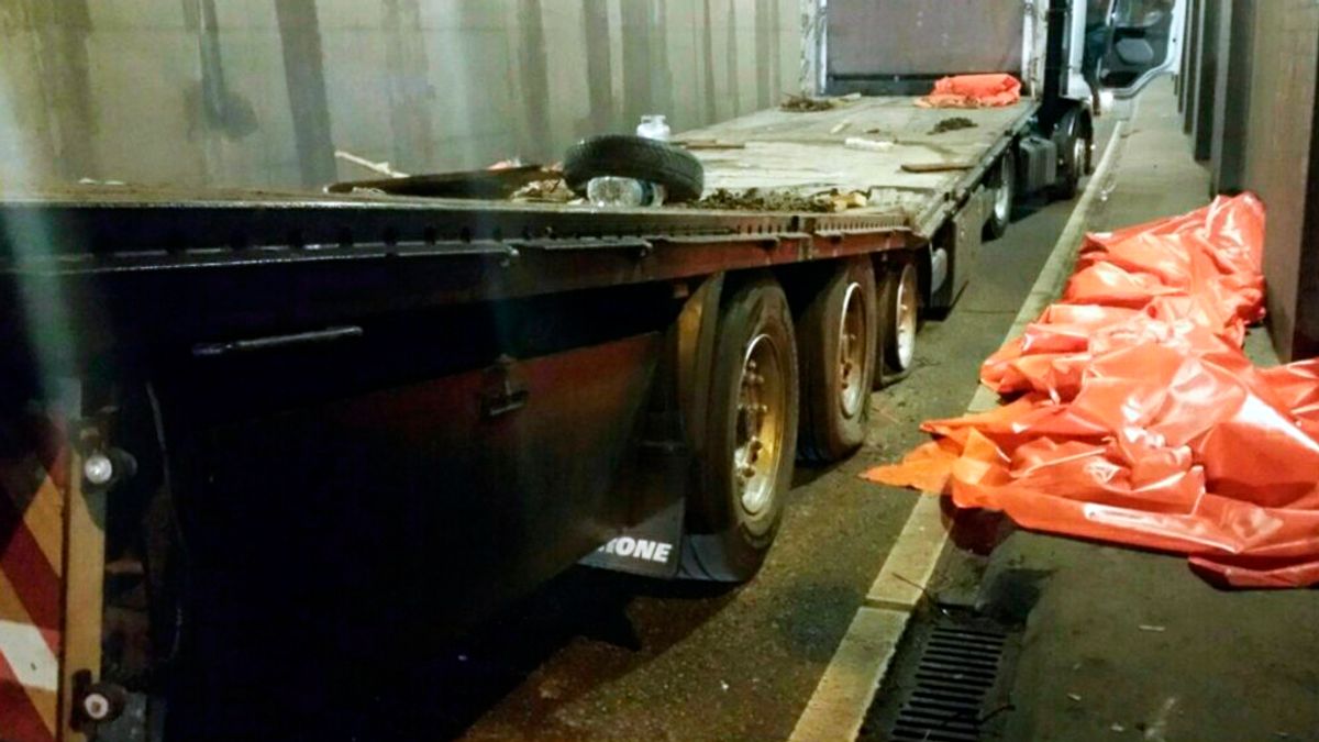 Weg in Papekop vier uur dicht door te hoge vrachtwagen