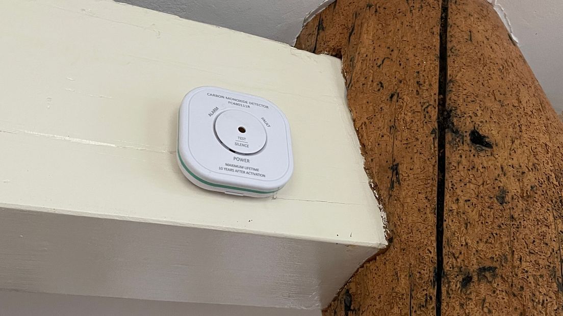 Een koolmonoxidemelder in het huis van de familie Wubbolts