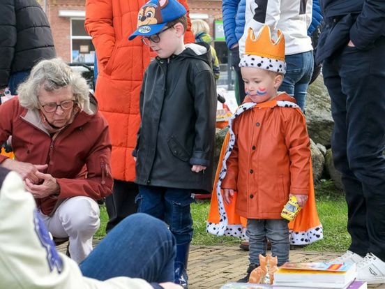 Zo verliep Koningsdag buiten Emmen: Peize kleurt oranje, stilte in Oranjedorp