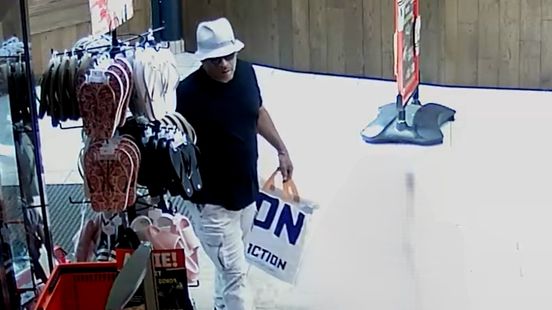 Man met vissershoedje loopt Kruidvat Zwolle uit met gaptas vol buit Home