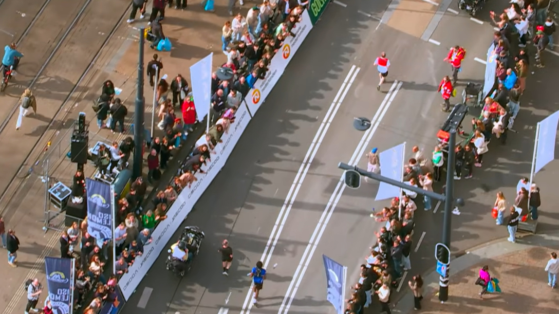 De laatste loper van boven gefilmd