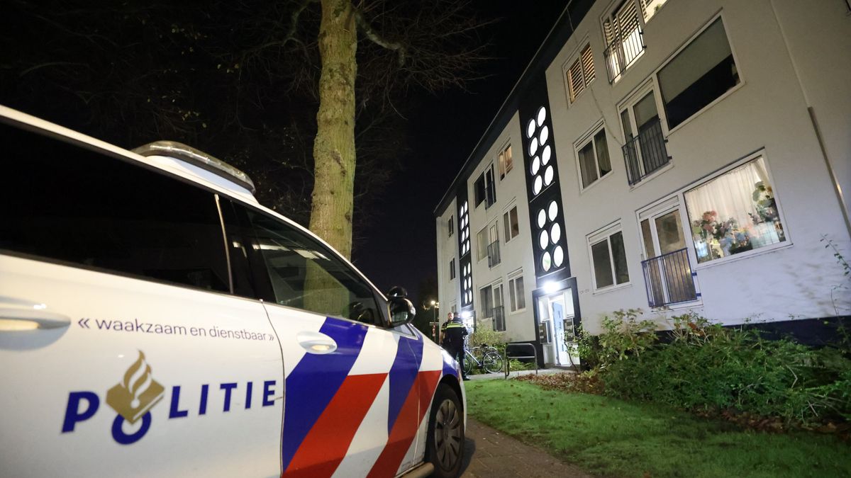 Ruiten opgeblazen door explosie bij portiekwoning in Moerwijk