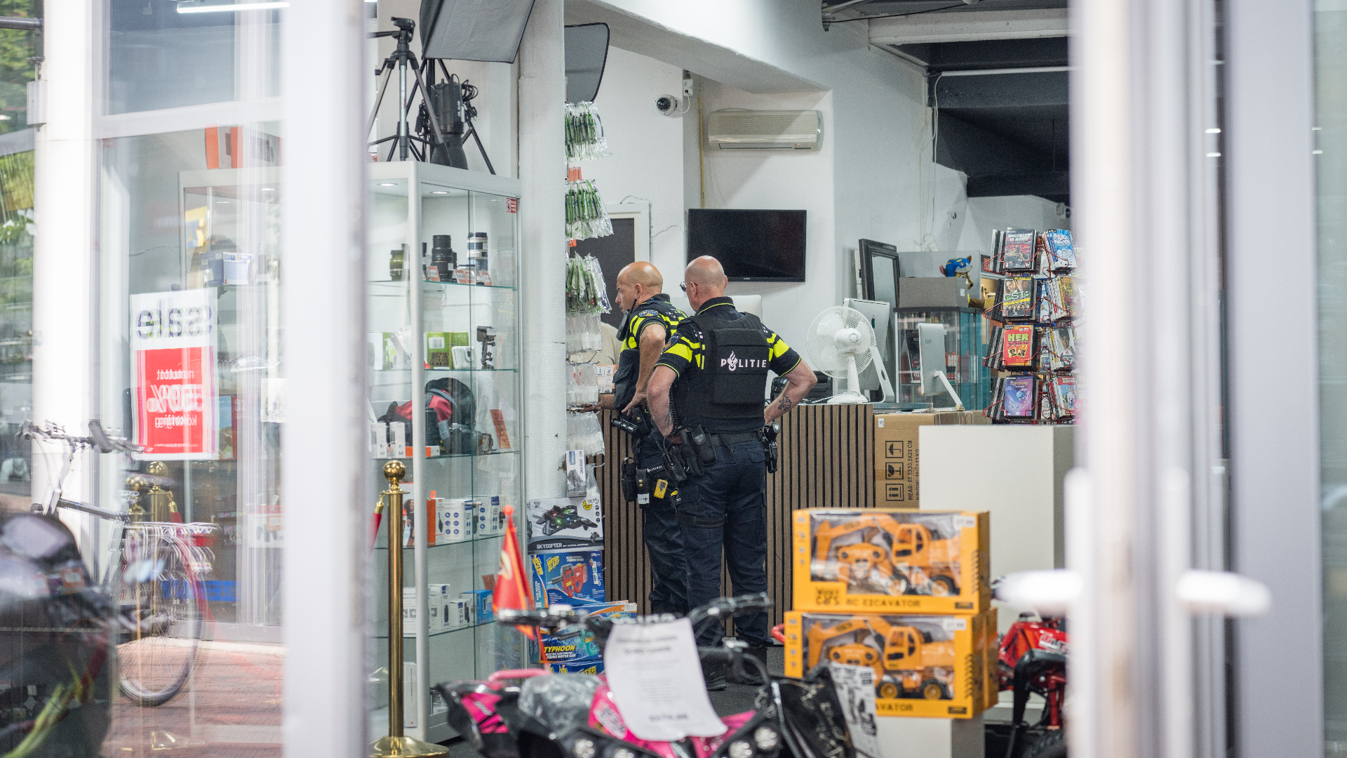 Gewapende overval bij Used Products in Spijkenisse.