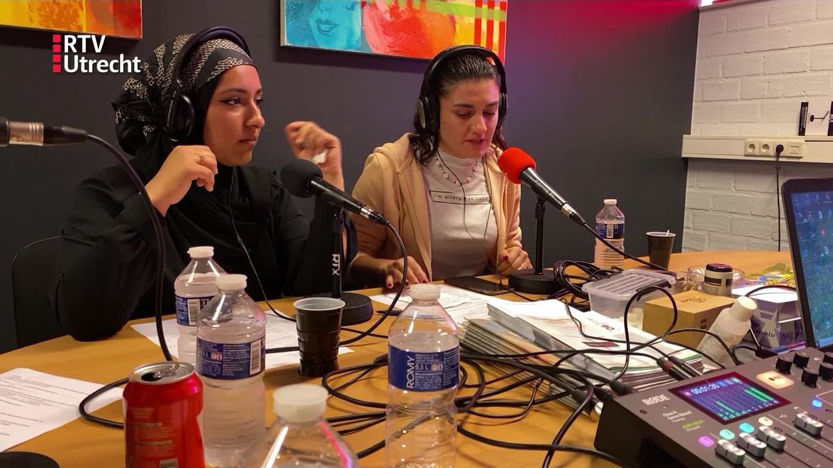 Deze bewoners van het AZC in Leersum maken een eigen radioshow