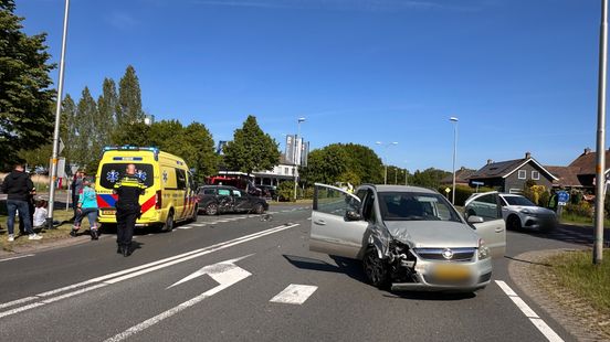 112 Nieuws zaterdag 10 mei: Automobilist gewond bij aanrijding Hellendoorn | Grote brand in zorghuis Hengelo. 112 Nieuws zaterdag 10 mei: Automobilist gewond bij aanrijding Hellendoorn | Grote brand in zorghuis Hengelo.