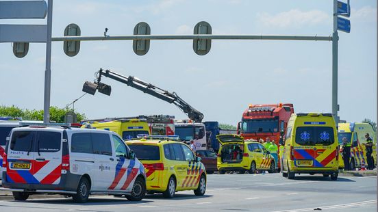Automobilist die gewond raakte bij ongeval op N201 overleden. Automobilist die gewond raakte bij ongeval op N201 overleden.