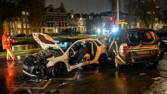 Automobilist betrokken bij ongevallen op A2 en A50, waarbij hij ook tegen vangrail botst.