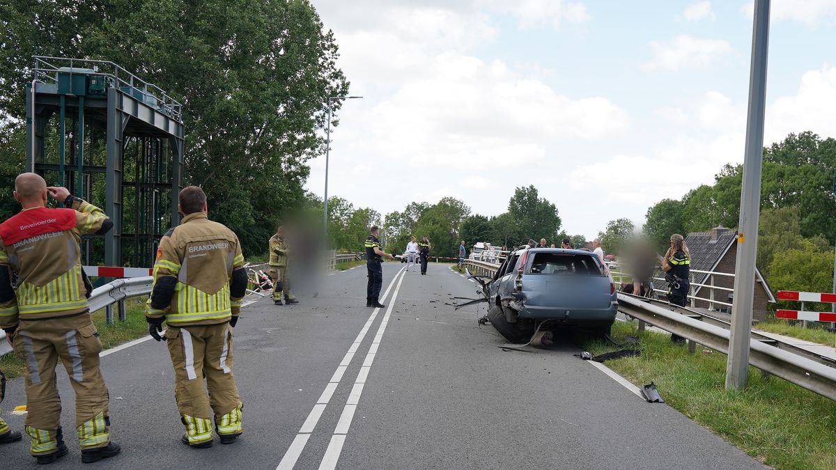 Brugreling Ganzensluis bij IJsselmuiden weggeslagen na ongeval