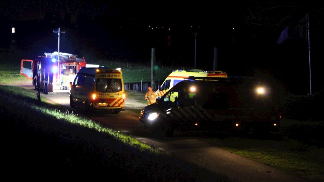 Hulpdiensten meldden zich aan de IJssel voor hulp aan slachtoffer