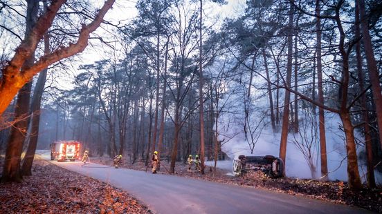 Autobrand bij natuurgebied • botsing in Bemmel