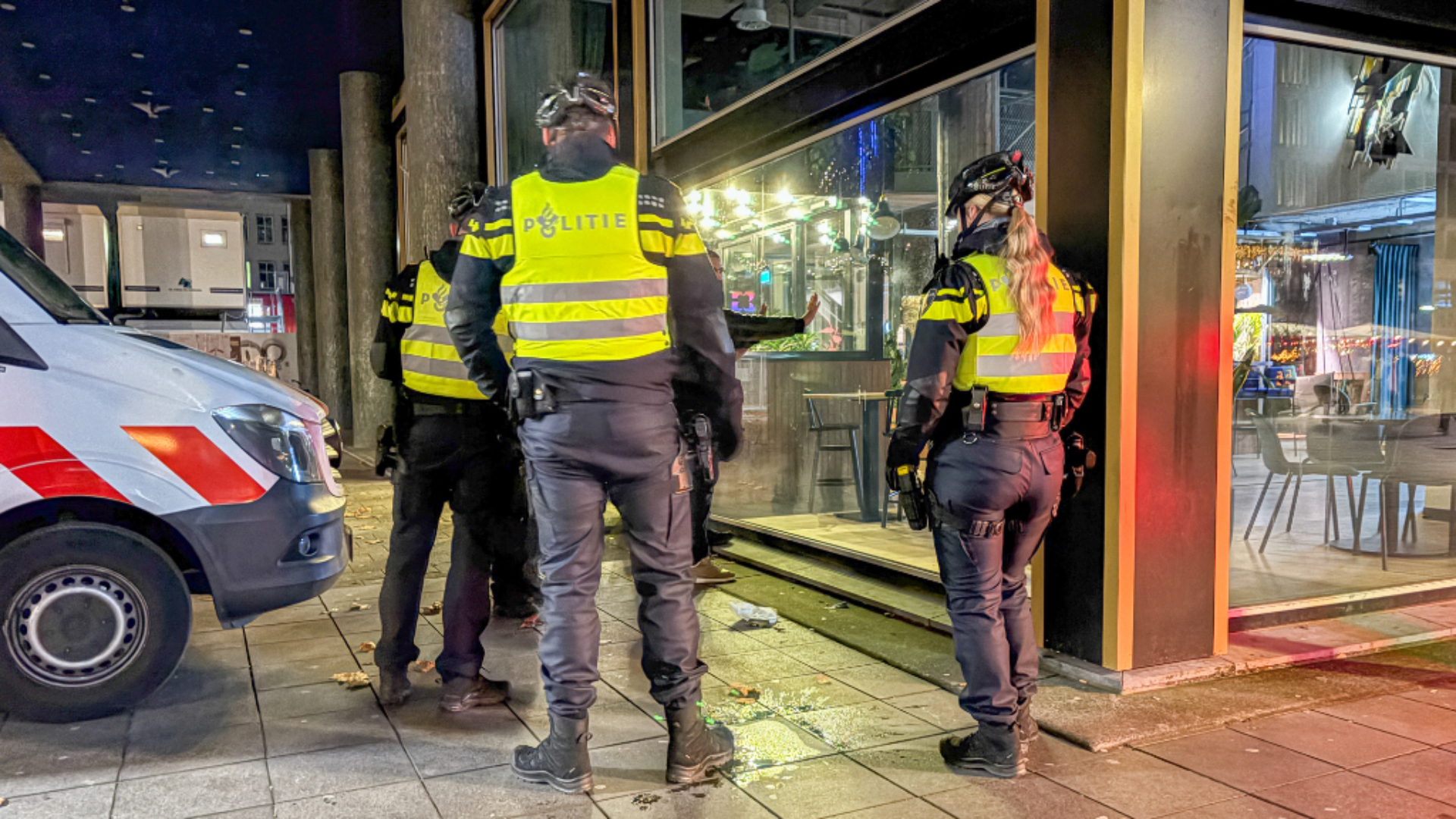 Politie controleert man met mes.