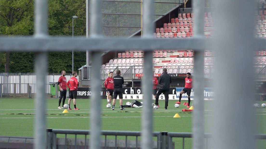 FC Emmen traint de komende twee weken achter gesloten deuren