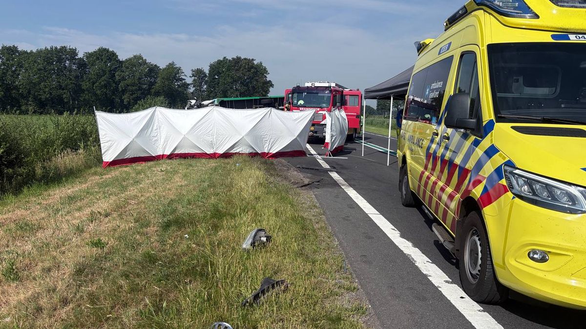 N36 volledig afgesloten door verkeersongeluk