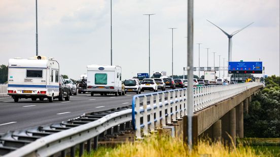 112 Nieuws: Flinke file op A1 na aanrijding bij Deventer. 112 Nieuws: Flinke file op A1 na aanrijding bij Deventer.